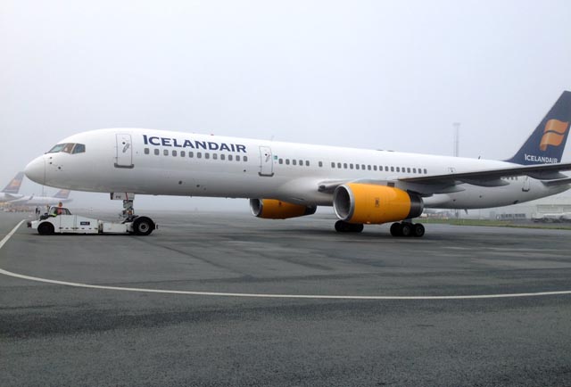 Mótmælendur stöðvuðu vél Icelandair