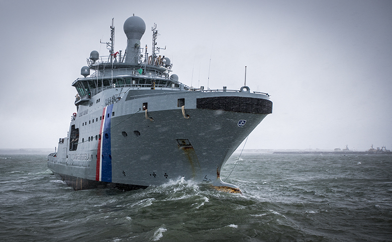 Viðbúnaður vegna gangtruflana í gámaflutningaskipi við Reykjanes