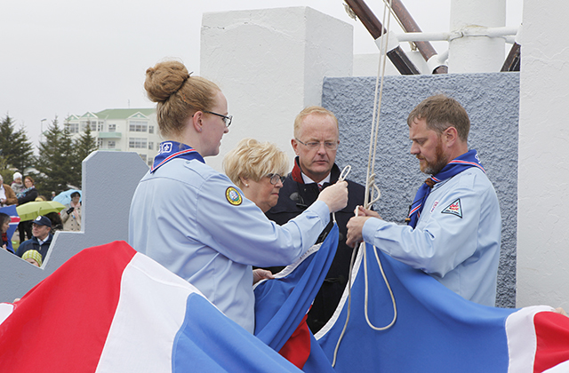 Brynja Árnadóttir fánahyllir 2015
