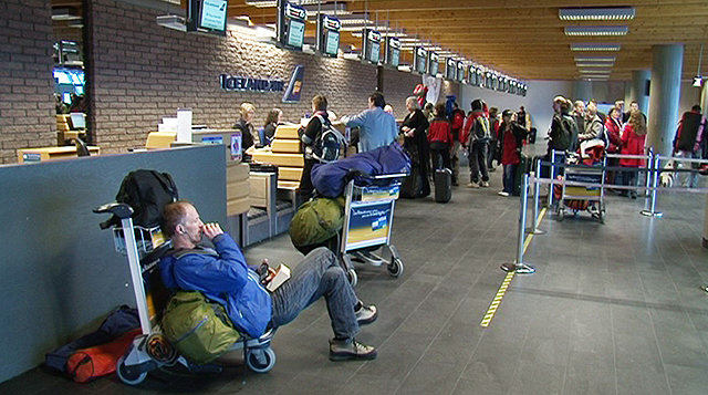 Með loftbyssu og skotfæri í Leifsstöð