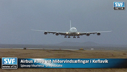 Videosafnið: Stærsta þota heims við æfingar í Keflavík