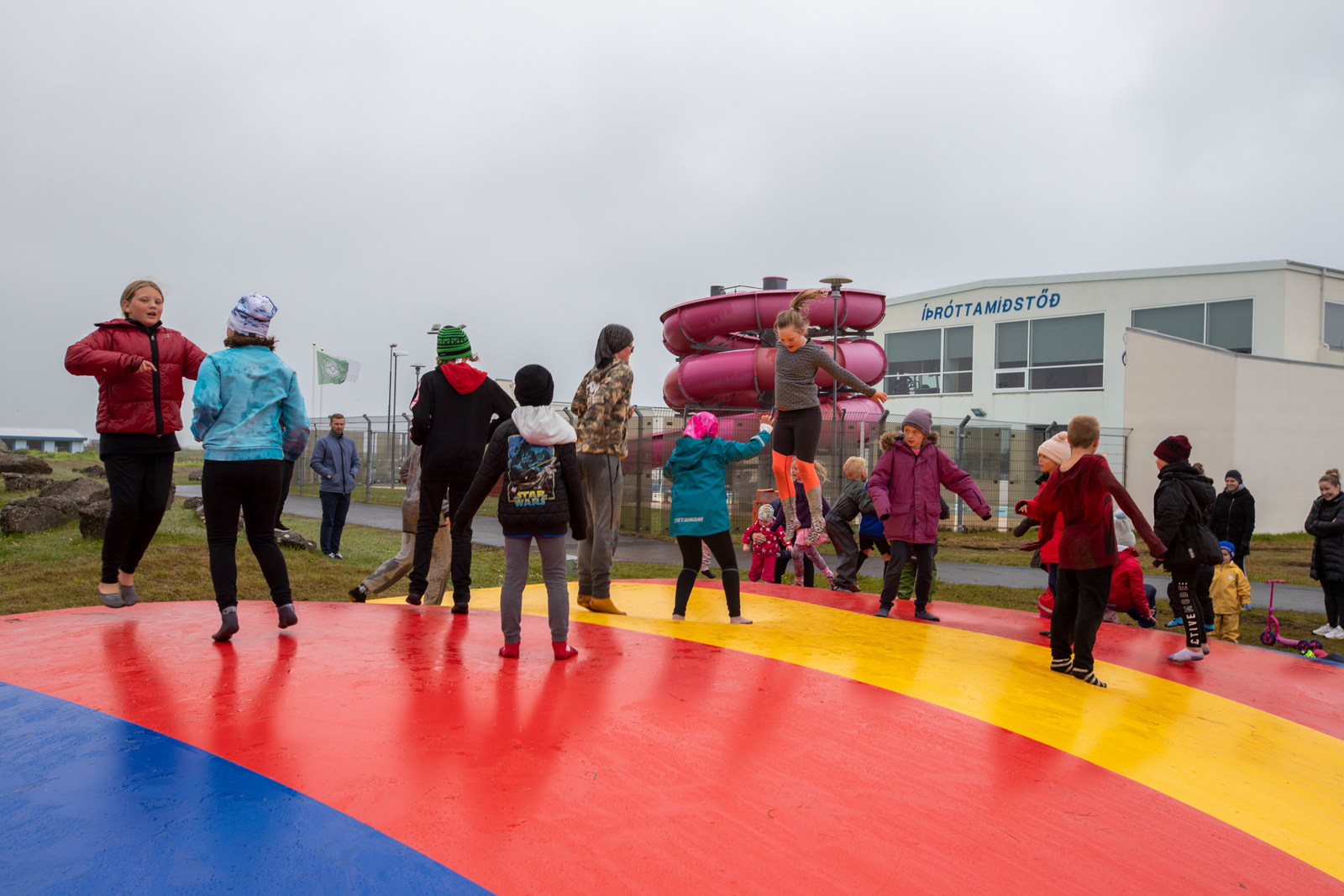 Ærslabelgurinn verði við gafl íþróttamiðstöðvar