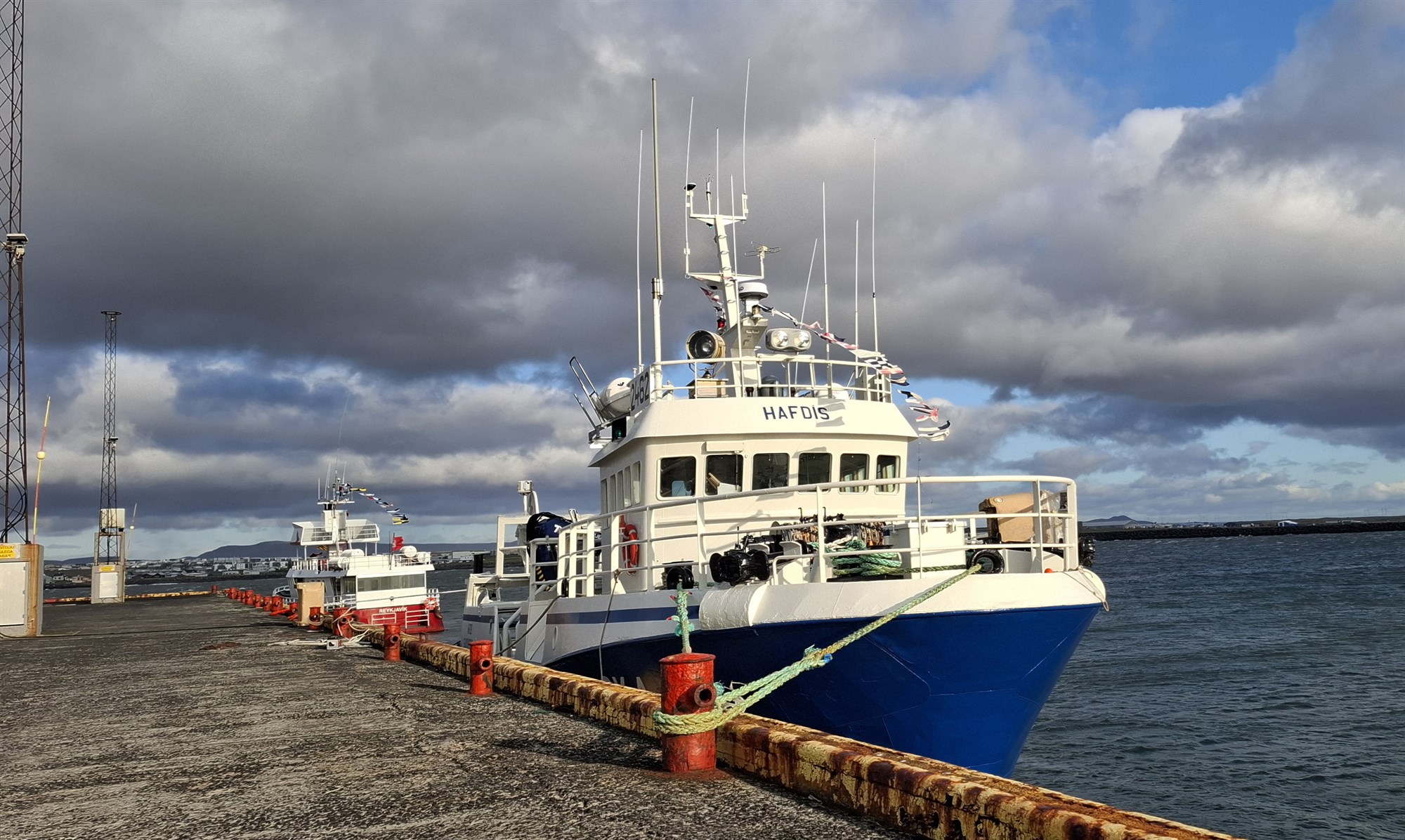 Júní mættur með brælu – bátar í Sandgerði þó komnir af stað