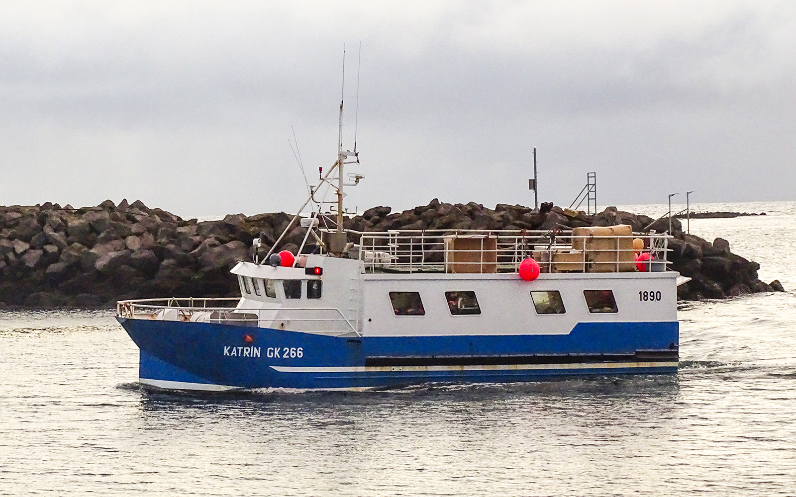 Ansi fallegt hljóð heyrist þegar hann er að sigla í land