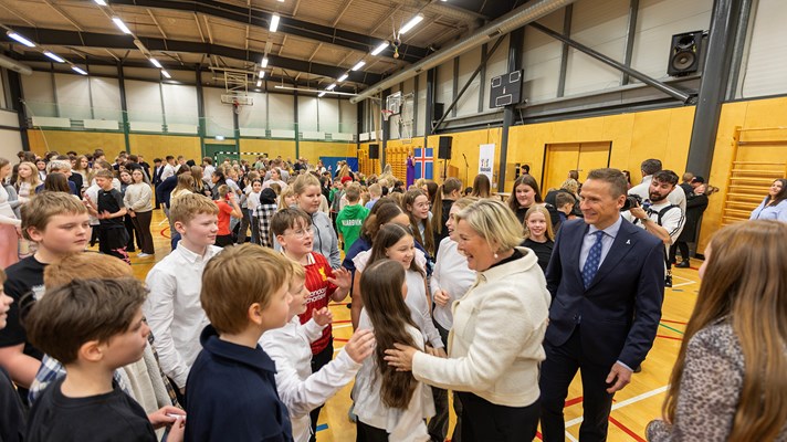 Halla forseti í 20 ára afmæli Akurskóla