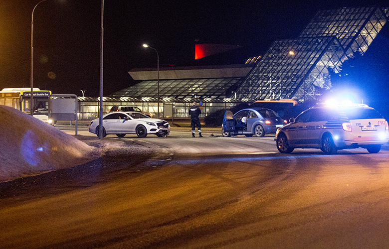 Harður árekstur við flugstöðina