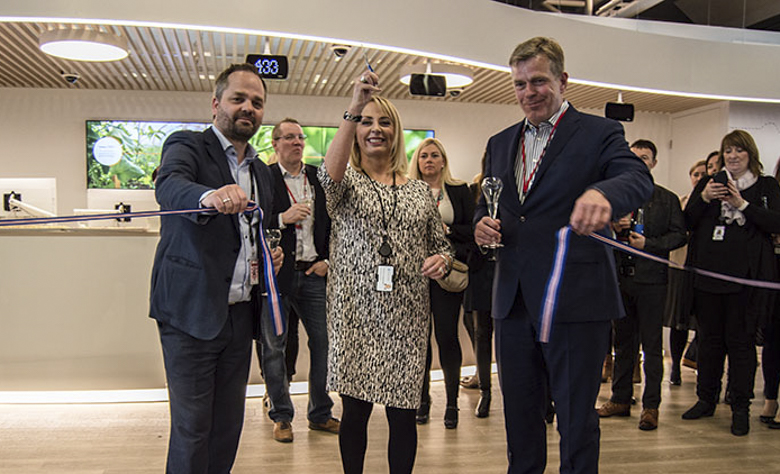 Arion banki tekinn til starfa á Keflavíkurflugvelli