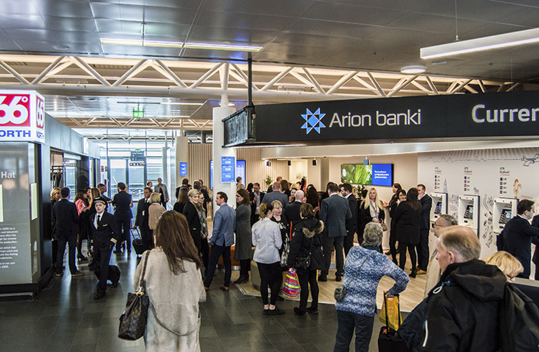 Arion banki tekinn til starfa á Keflavíkurflugvelli