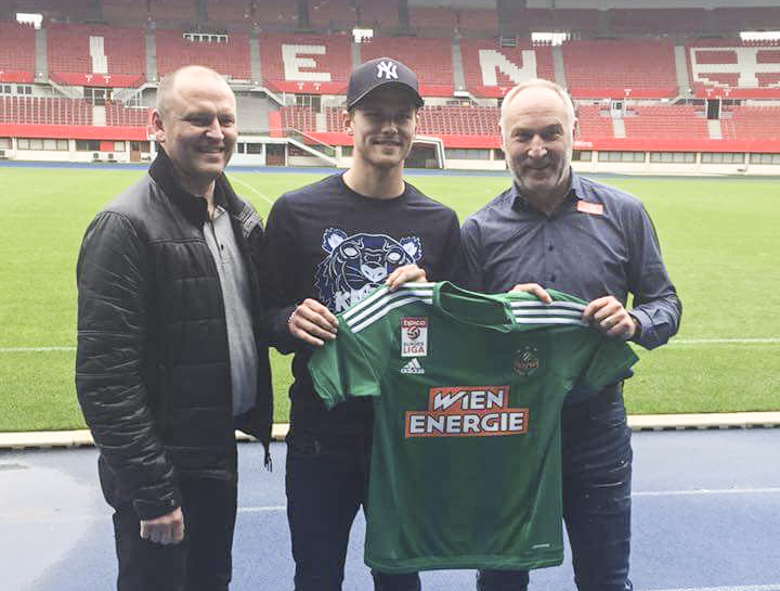 Arnór semur við Rapid Vín