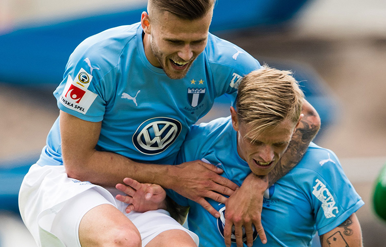 Glæsimark Arnórs kom Malmö áfram