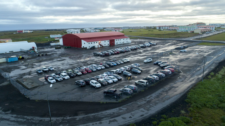 Ungir frumkvöðlar stofna bílastæðaþjónustu við flugstöðina