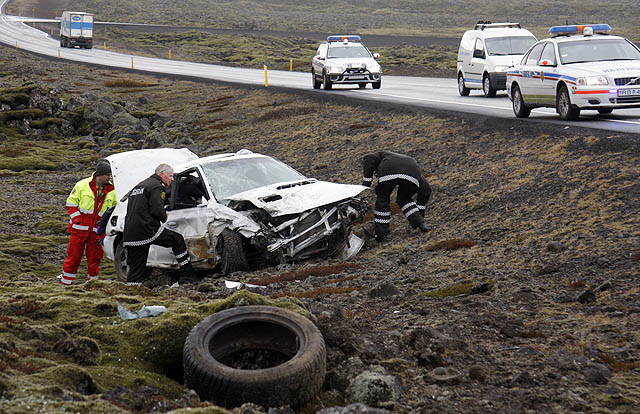 Leituðu að barni í Grindavíkurhrauni eftir bílveltu