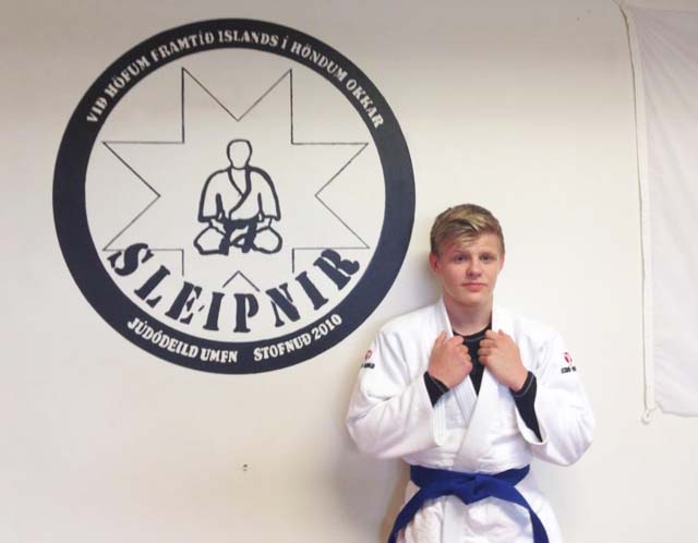 Bjarni Darri keppir í Skotlandi