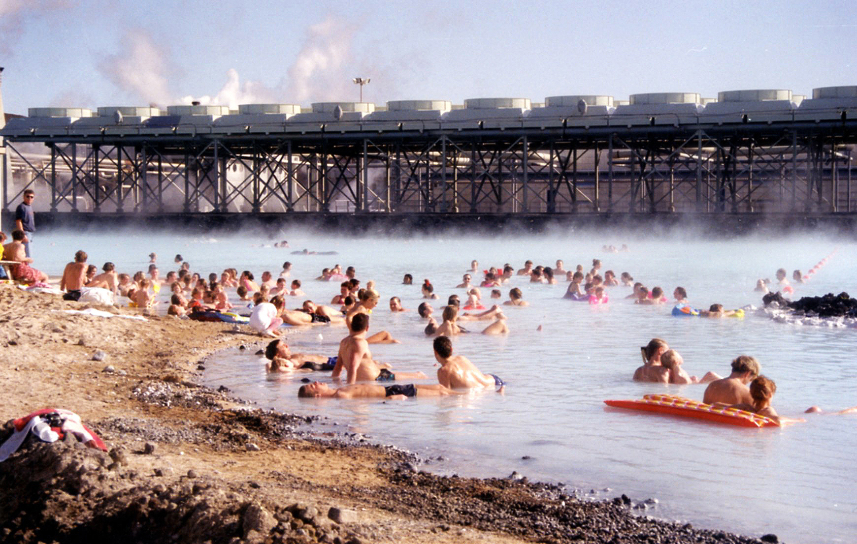 VF 1993: 4000 baðgestir um páskana