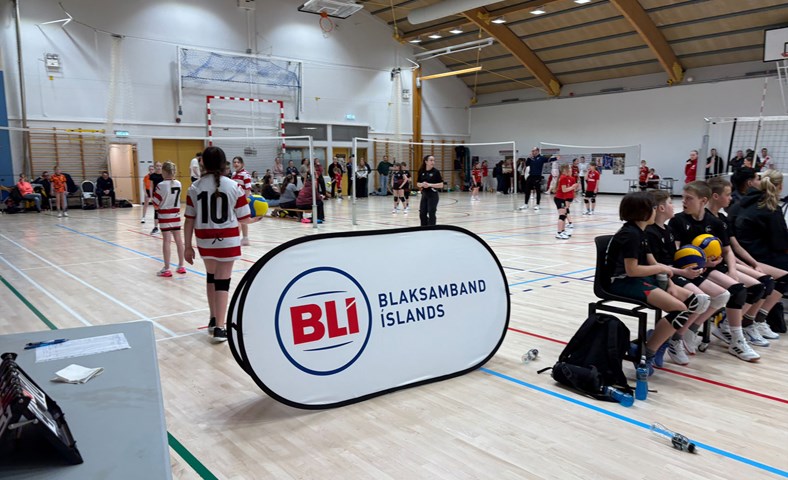 Blakdeild Keflavíkur hélt sitt fyrsta yngri flokka mót í blaki í Garði