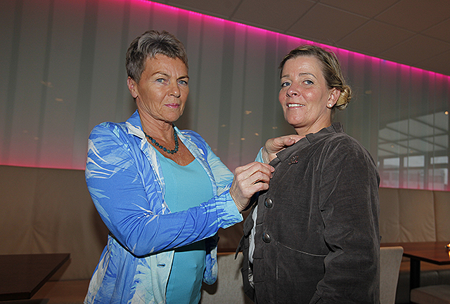Helga fékk fyrstu bleiku slaufuna