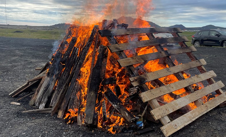 Grilli verður bætt inn í jöfnuna í næstu brennu í Bót Grindvíkinga