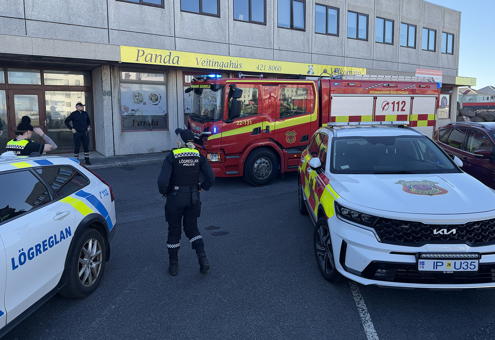 Fjölmenntu á vettvang reykjarlyktar