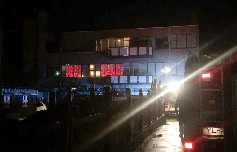 Kona handtekin grunuð um íkveikju á Hafnargötu