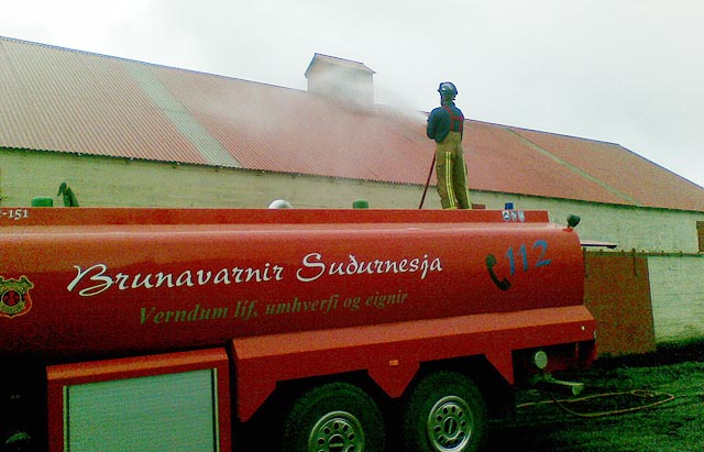 Brunavarnir Suðurnesja aðstoða við hreinsunarstörf