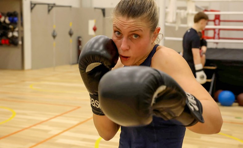 Tónmenntakennari í Reykjanesbæ keppir á Golden Girl hnefaleikamótinu