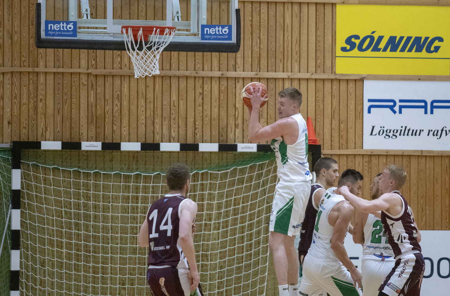 Tvö Suðurnesjalið áfram í Geysis-bikarnum í körfubolta 