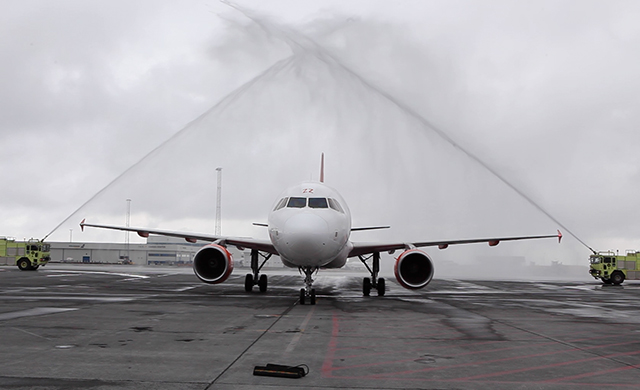 Undir vatnsboga eftir fyrsta flug frá Basel