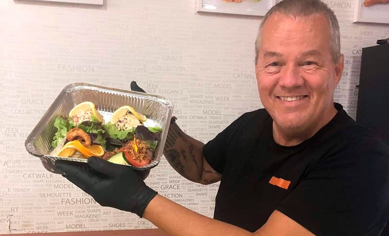 Nærmnd: Málar hús, leigir bíla og gerir „danskt smørrebrød“ á Spáni