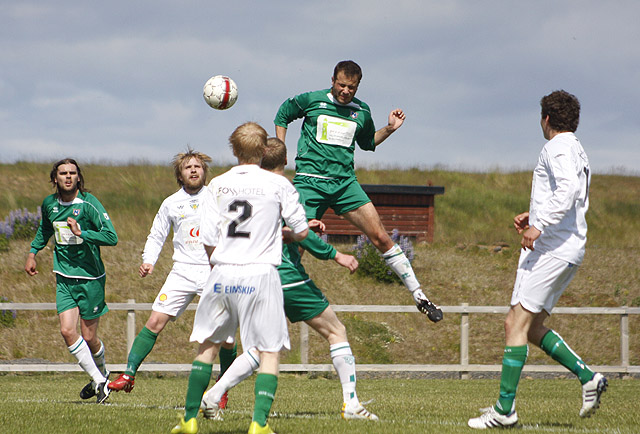 5-2 sigrar hjá Reyni og Njarðvík