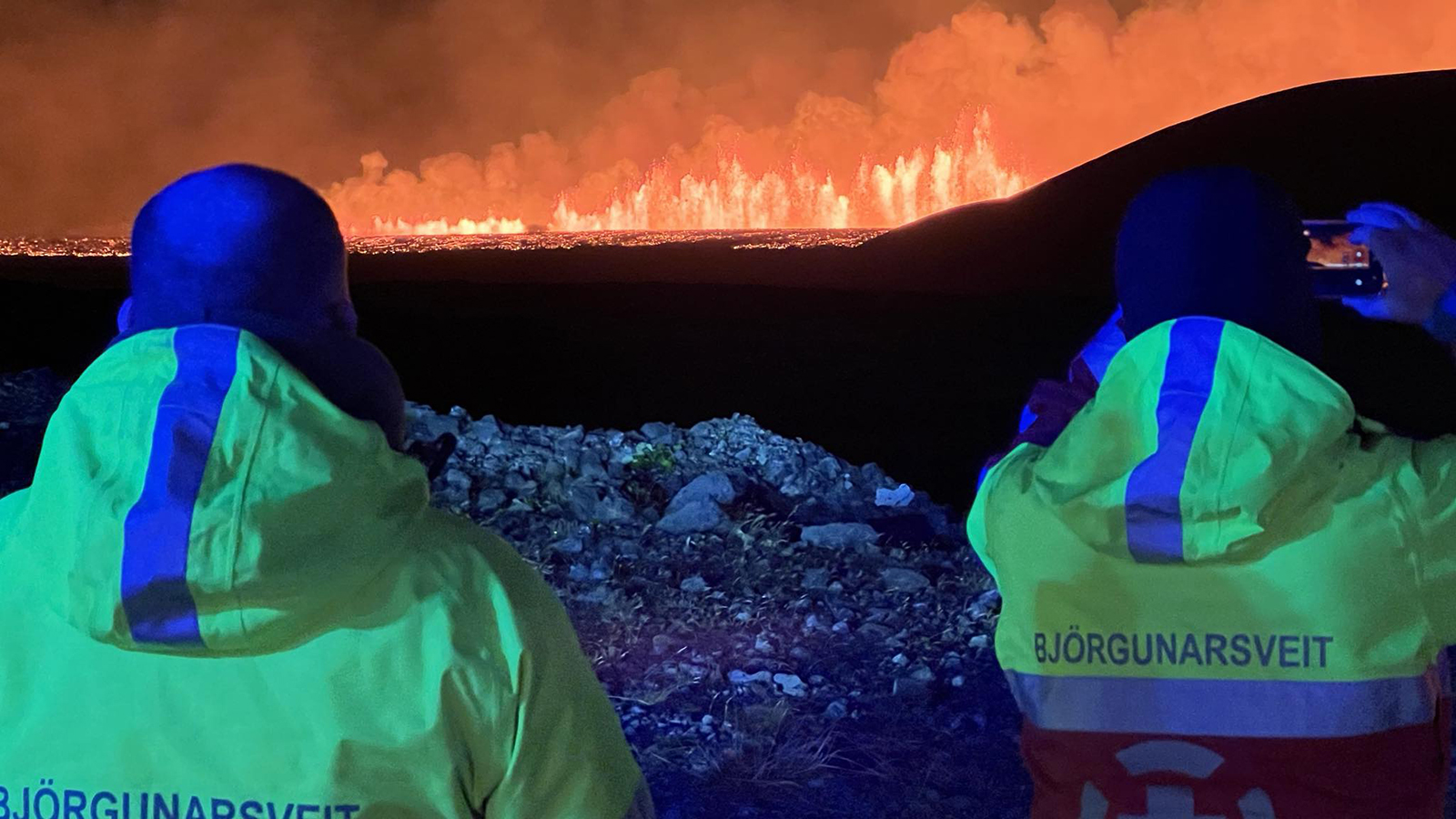 Virknin mest norðan megin í gossprungunni - beint streymi frá tveimur stöðum