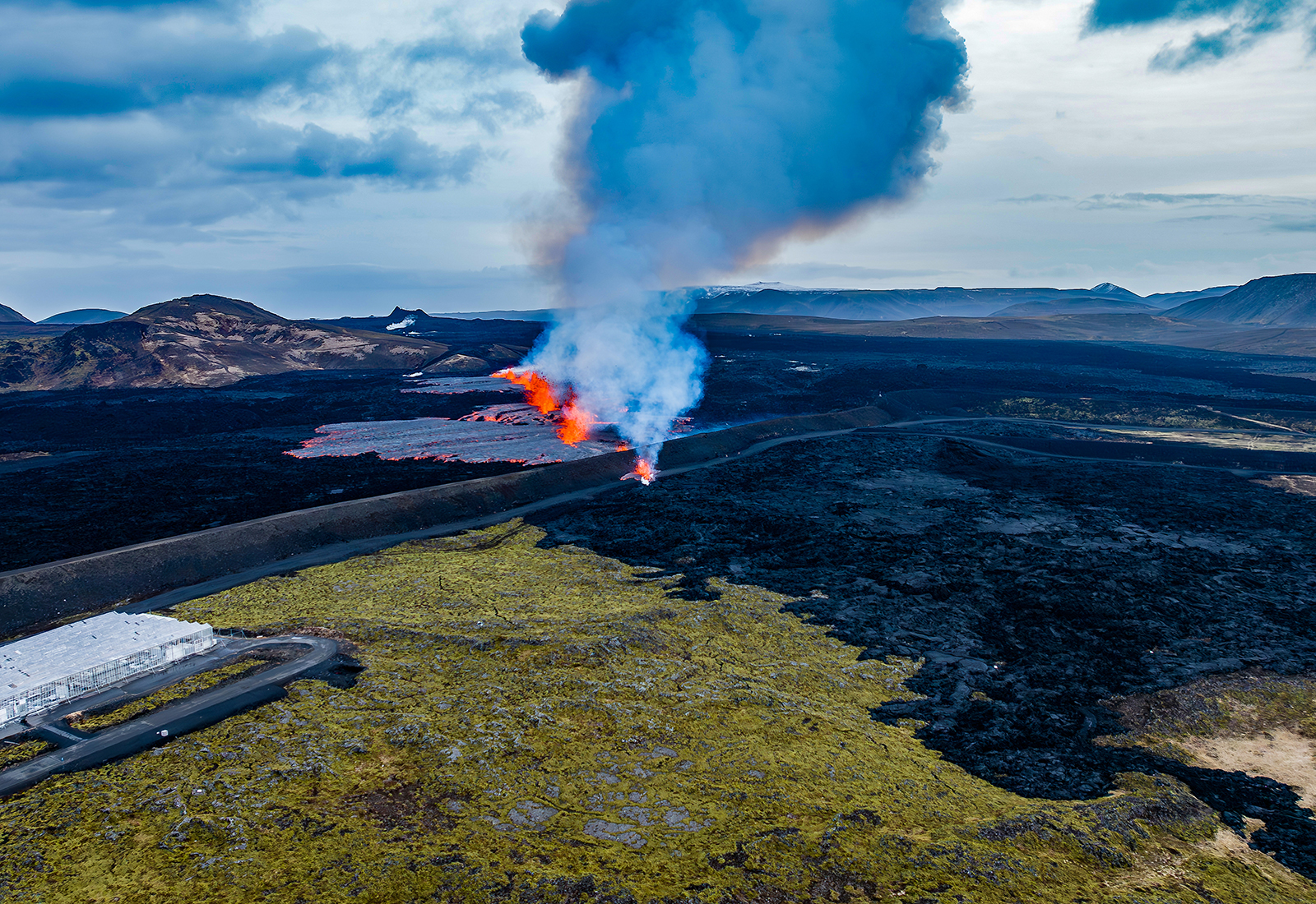 Tveir þriðju kvikumagns komnir aftur undir Svartsengi