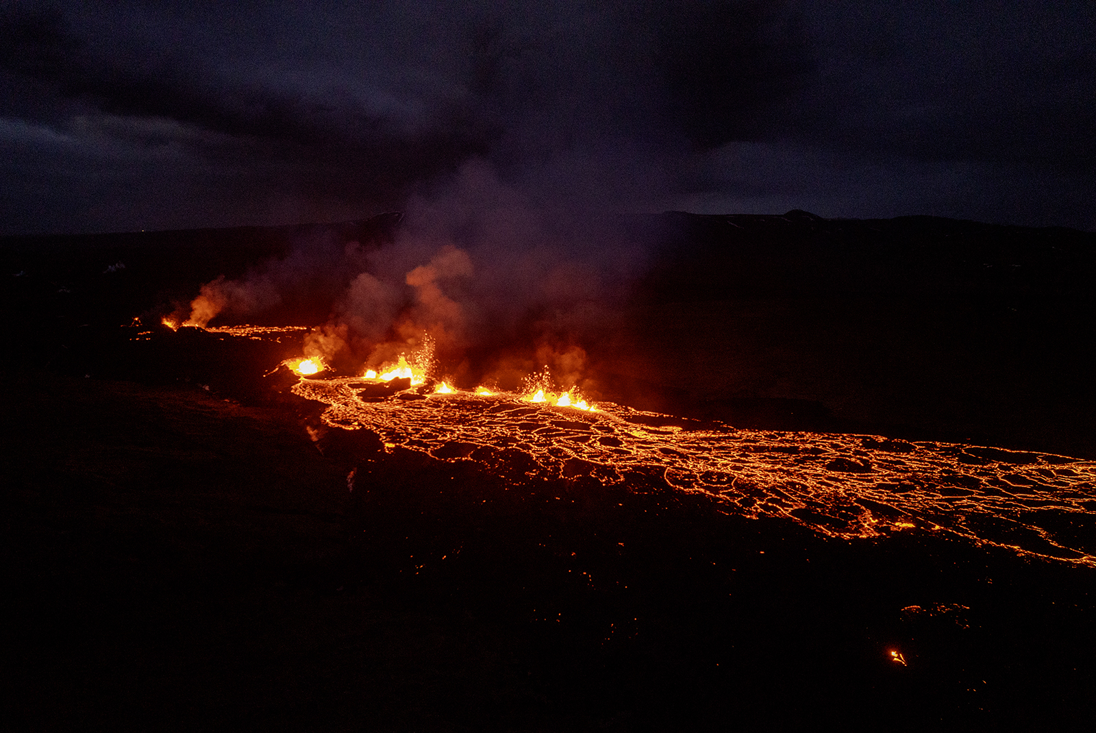 Eldgosið nú staðið lengur en síðustu þrjú gos