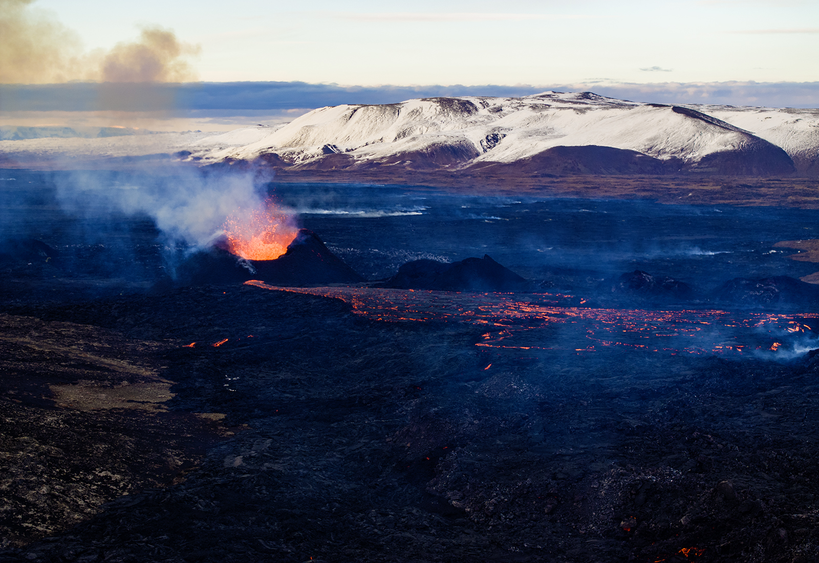 Eldgos við Sundhnúka helst stöðugt