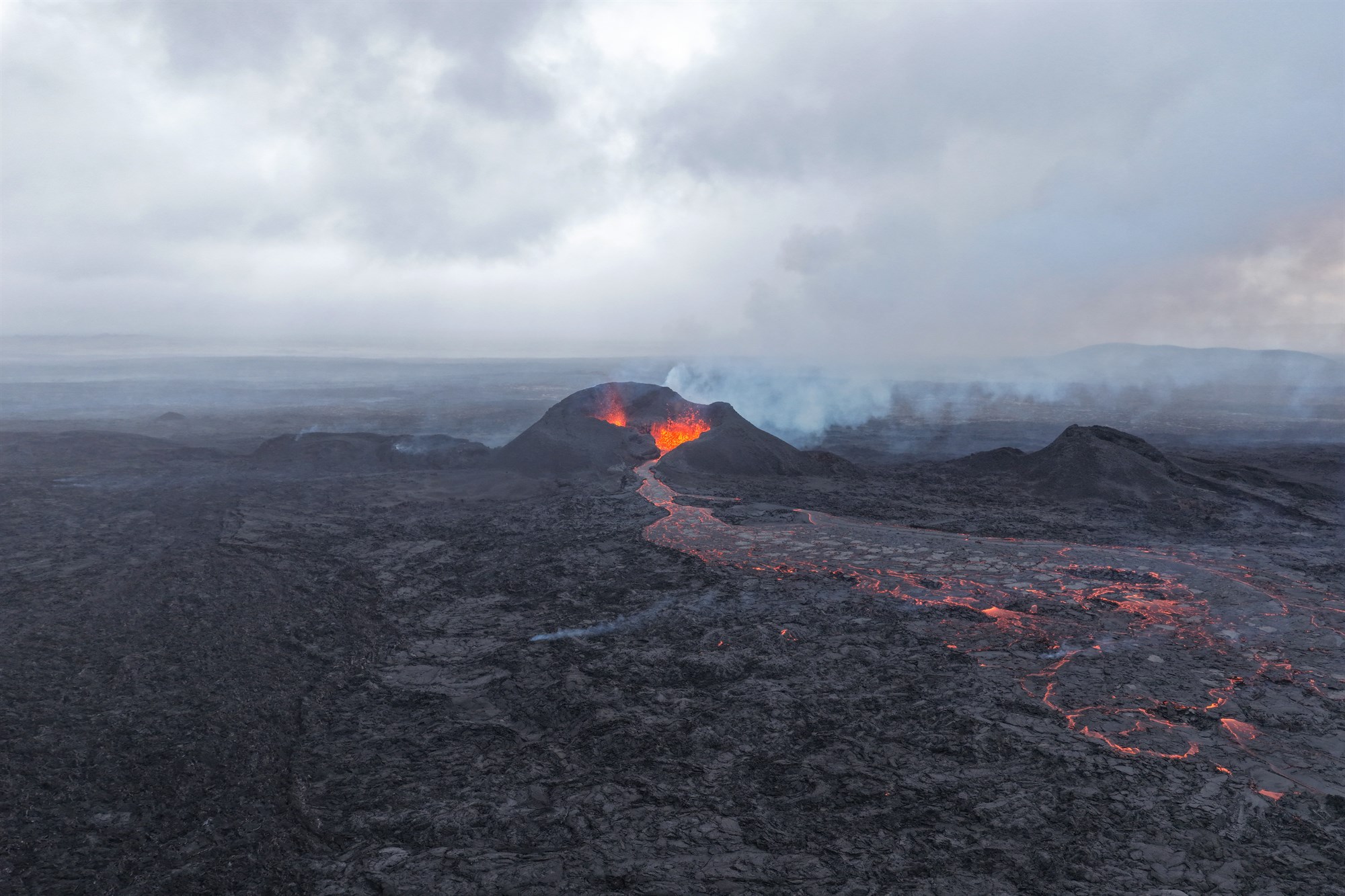 Varað við því að fara nálægt nýju hrauninu