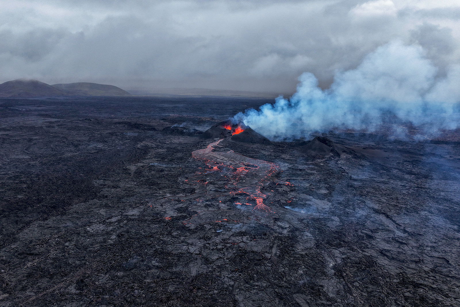 Eldgosið enn yfirstandandi