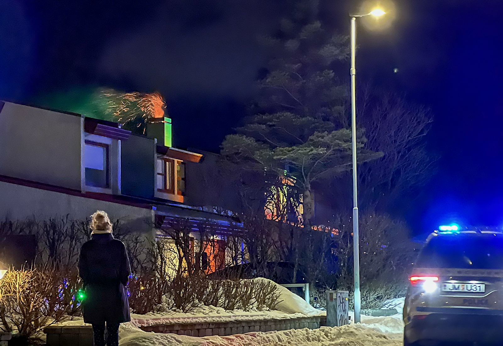 Talsvert neistaflug úr strompi í Njarðvík í kvöld