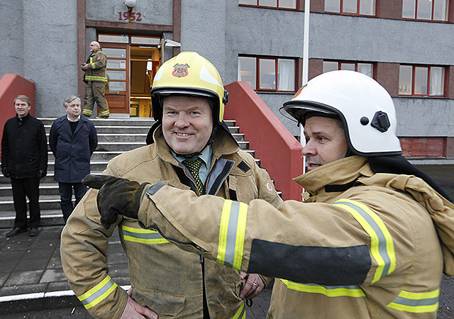Ráðherra slökkti elda í Keflavík