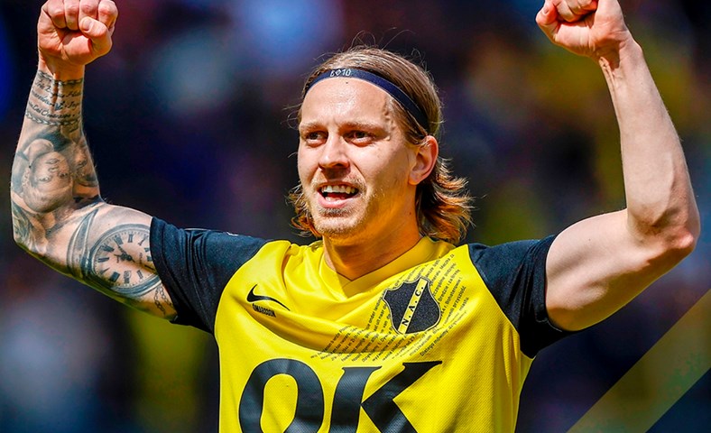 100. deildarmarkið hjá Elíasi í lokaleiknum með NAC Breda