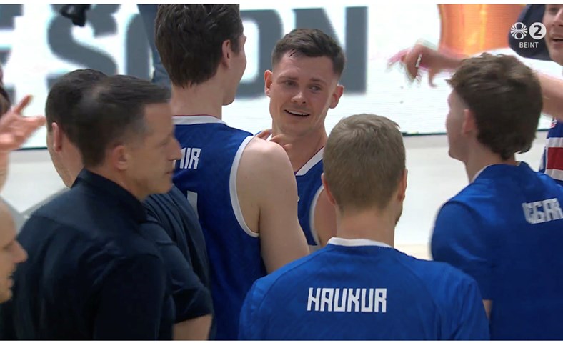 Elvar magnaður með sigurkörfuna gegn Litháen