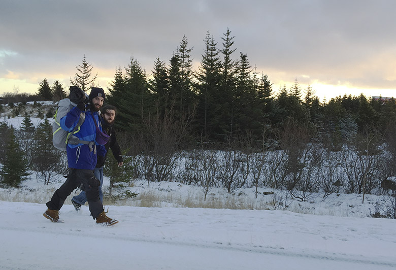 Peningum stolið af ferðamönnum