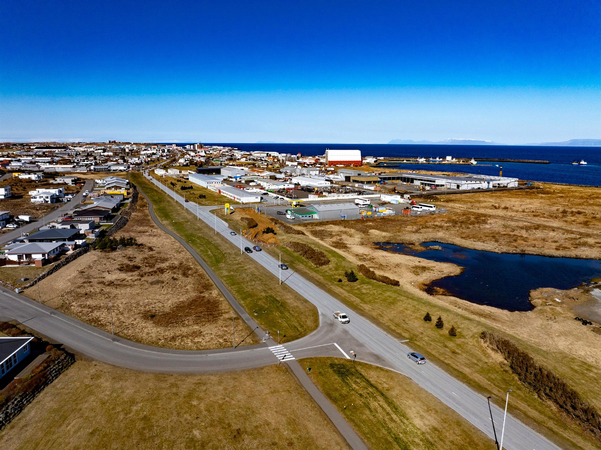 Hringtorg fyrsta skrefið við Fitjar