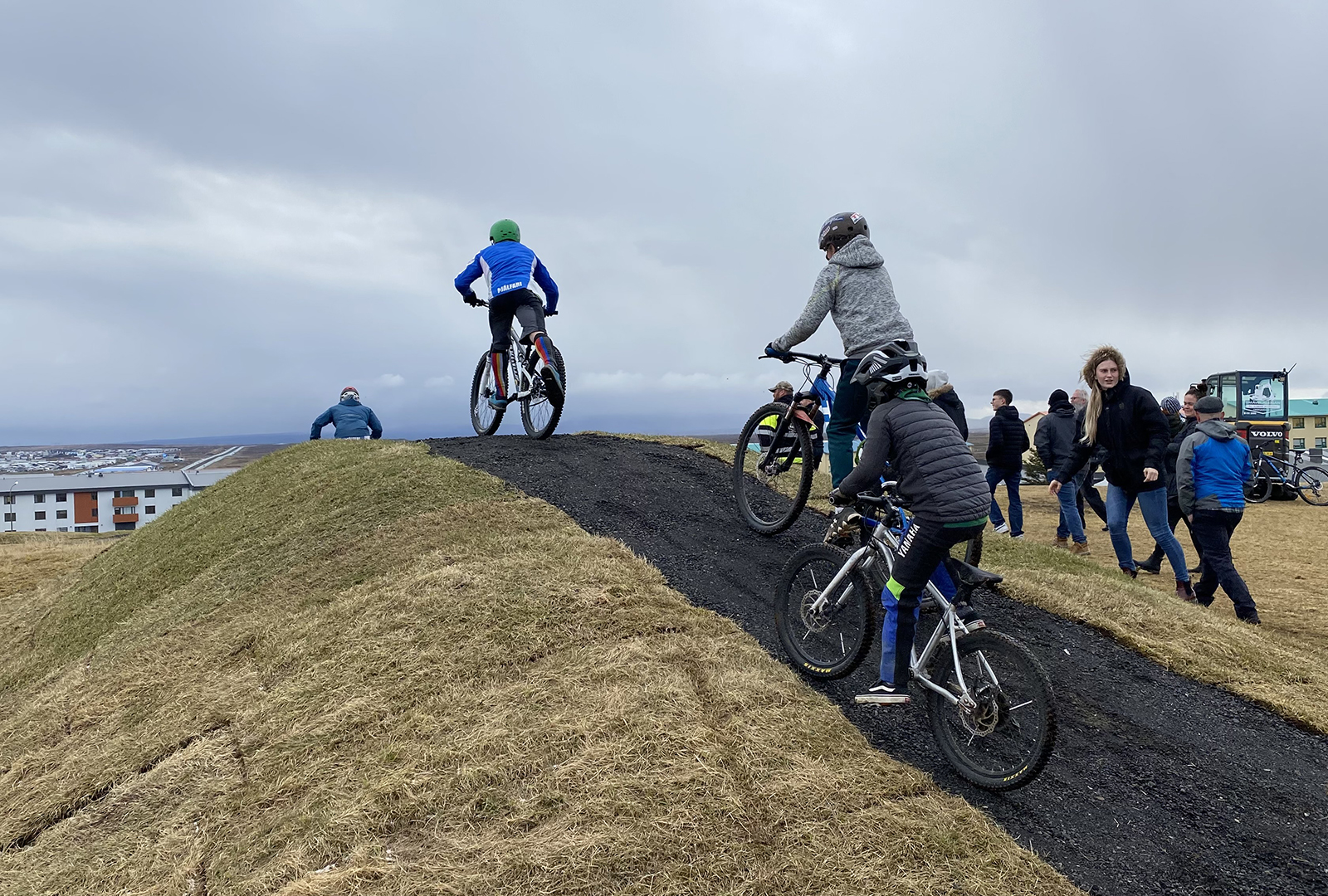 Fjallahjólabraut opnuð á Ásbrú