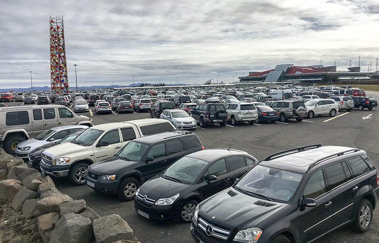 Langtímastæðin við Keflavíkurflugvöll eru orðin full