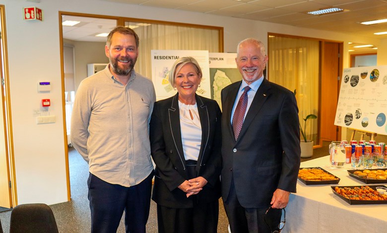 Frægur flugmaður heimsótti gamlar heimaslóðir á varnarsvæðinu