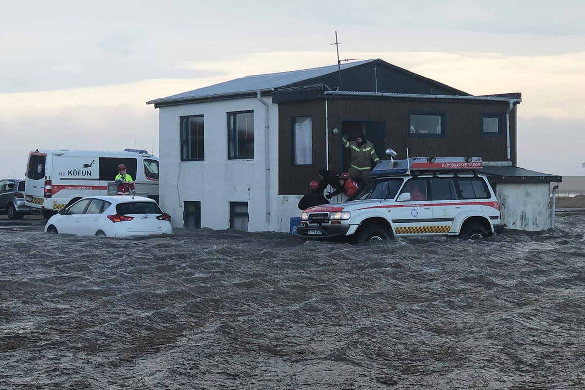 Landbrot og sjávarflóð ógna mannvirkjum í Suðurnesjabæ