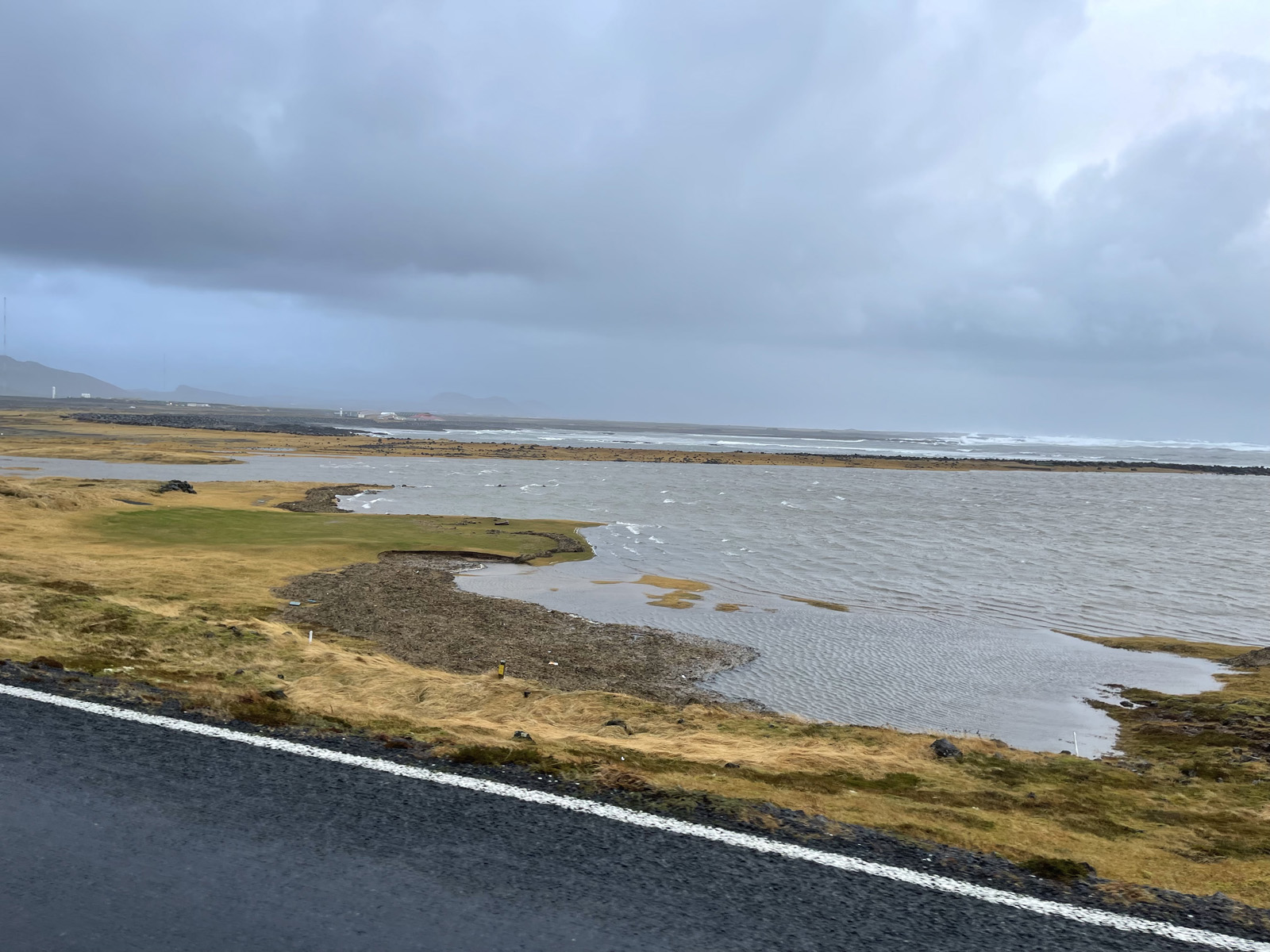 Sjóvarnargarður við golfvöll verði ræddur við Vegagerðina