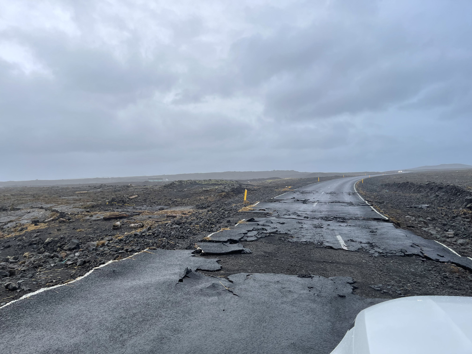 Malbikið flettist upp og flóð á golfvellinum