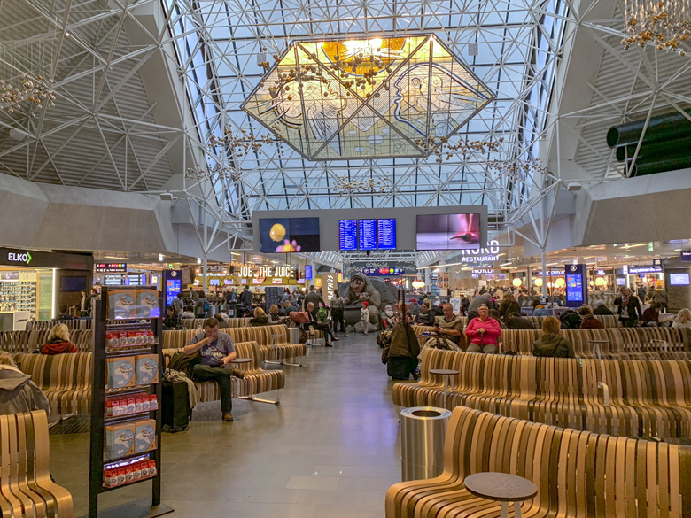 Fingralangir myndavélaþjófar sáust í myndavélakerfi flugsatöðvarinnar