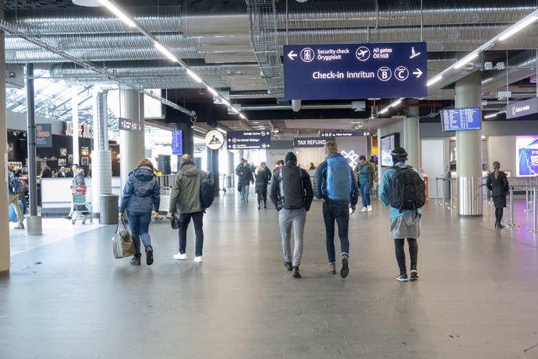 Tekinn neð kókaín í flugstöðinni