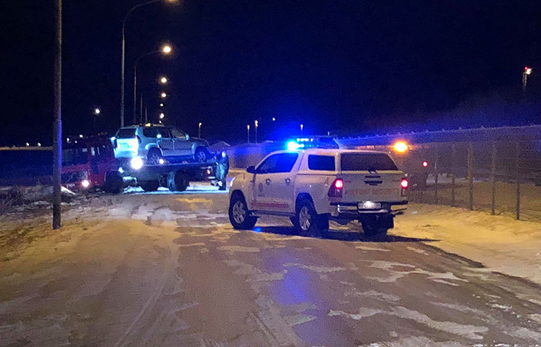 Missti stjórn á ökutæki og hafnaði inni á haftasvæði flugverndar